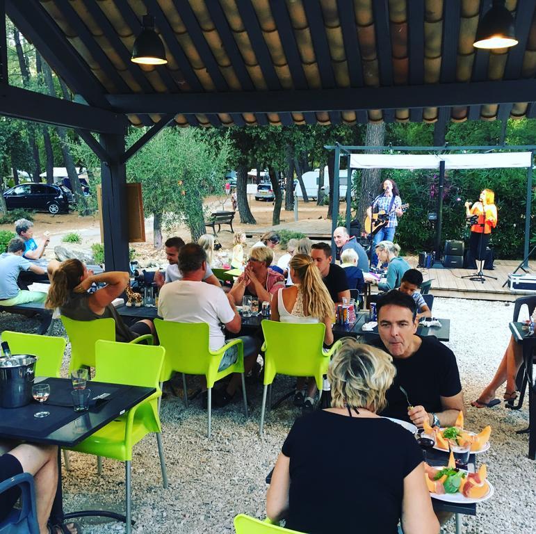 Camping La Simioune En Provence Bollène Buitenkant foto